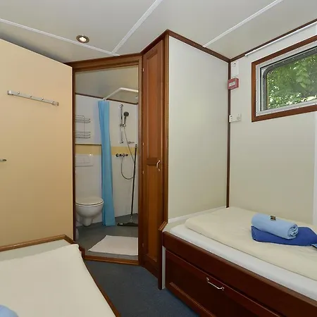 船屋 Ms Mecklenburg Hotelschiff *